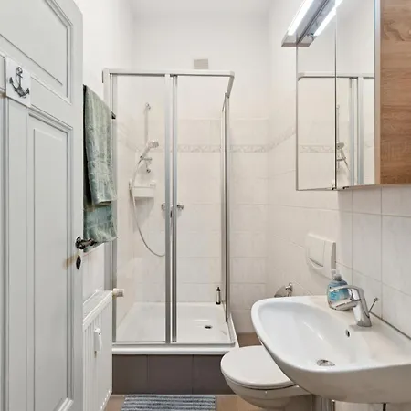 Larooms Ku11 - Zentrales & Charmantes Altbauapartment - Inclusiv! In Halle Saale Lägenhet *